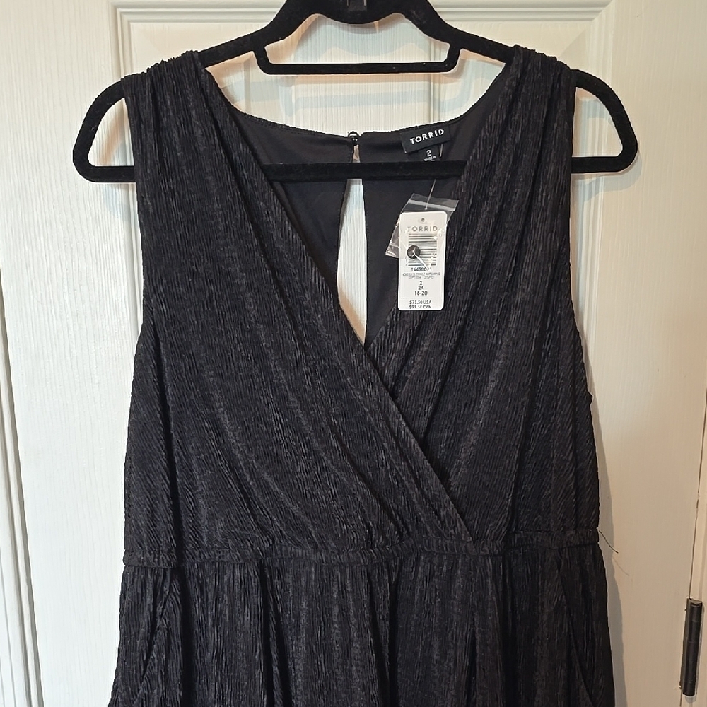 Elegant Black Sleeveless Dress NWT 2